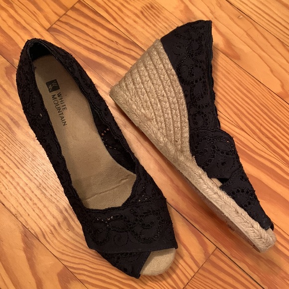 Black eyelet lace wedge espadrilles. White Mountain. Near new condition! 8M - Picture 1 of 12